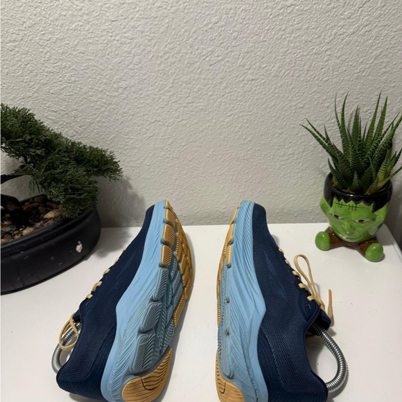 Altra like new Women's Navy and Light Blue Athletic Shoes - Picture 5 of 5